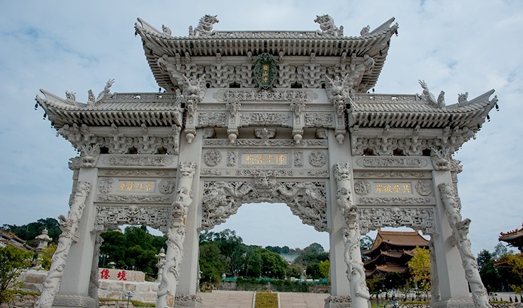 中國(guó)最大山門(mén) 同安梅山寺石刻山門(mén)